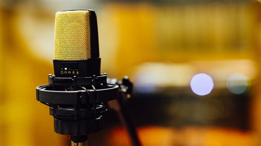 Who Is AKIA? Meet The R&B Newcomer Building One Of The Most Addictive Sounds With "DND"