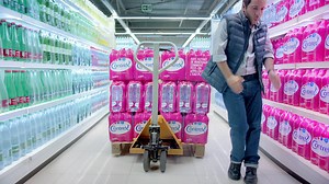 Avec autant de minéraux, comment peut-on appeler ça de l’eau plate ? Contrex contient naturellement 468mg/L de Calcium et 74,5mg/L de Magnésium. | Contrex