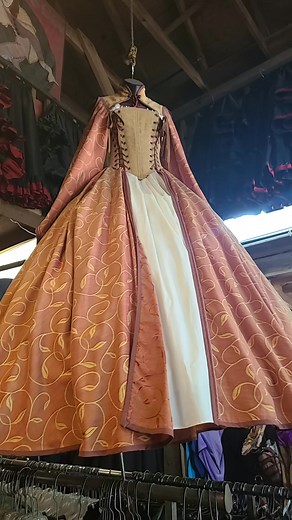 The Mega comes in many colors and sizes. 😍 #moresca #mdrf #clothing #costume #maryland #marylandrenaissancefestival #renfaire #renaissancefaire #renaissancefestival