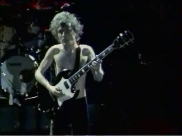 Angus Young in Paris 1979 #acdc #angusyoungguitarist #duckwalk #guitarsolo