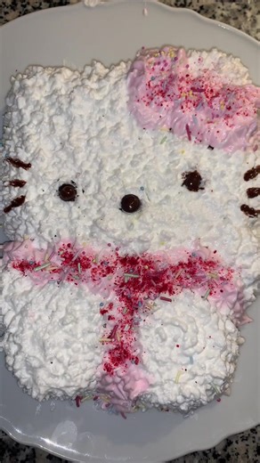 Hello kitty makes cake better!💗#hellokitty #cake #cakedecorating #cute #xyzbca @💗🍭 𝒦𝒾𝓉𝓉𝓎💗🍭