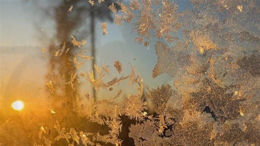 Tuhannet kiitokset viime vuodesta ihanat keikoillamme olleet ja Valoa kaikille tähän vuoteen! Kiitos paljon aaton keikasta Garage Bar & Studion henkilökunta ja yleisö. DragonWhite | Virpi Kätkä