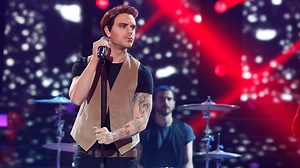 Adrián Rodríguez muestra su faceta más tierna cantando ‘Cero’, de Dani Martín