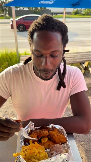 We got a first time right here we couldn’t even finish the interview #support #supportsmallbusiness #foodtrucks #supportblackownedbusinesses | Pebbles Ward