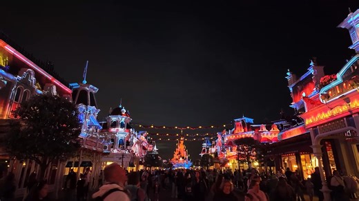 4.5K views · 75 reactions | NEW : Halloween Main Street Projection Mapping at Disneyland Paris Full Video in 4K : https://youtu.be/aHrvaUq1nSI | DLP Welcome | Facebook