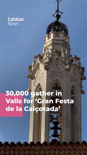 🎉 30,000 enjoy world's biggest calçot celebration in Valls Long onion enthusiasts meet in event that included contest and tasting in mass BBQ-style atmosphere More: https://www.catalannews.com/life-style/item/30000-enjoy-worlds-biggest-calcot-celebration-in-valls | Catalan News
