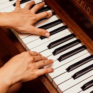 APRENDE A FORMAR ACORDES MAYORES Y MENORES EN 2 PASOS | AL PIANO CON NATA