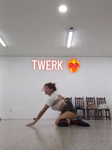 #TWERK ❤️‍🔥 empezando mi mes con toda! las mejores clases siempre de: @nina vega ✨