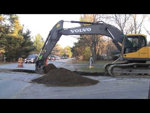 Volvo EC290CL Digging Trench