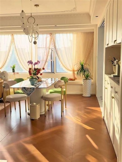 Stylish 30th-Floor Corner Apartment Tour