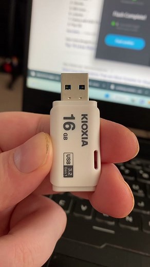 Debloating Windows: Installing Light Linux Distros