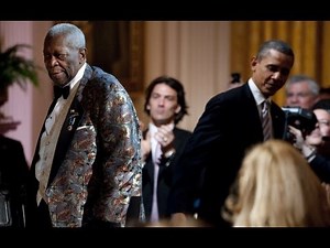 Barack Obama sings Sweet Home Chicago