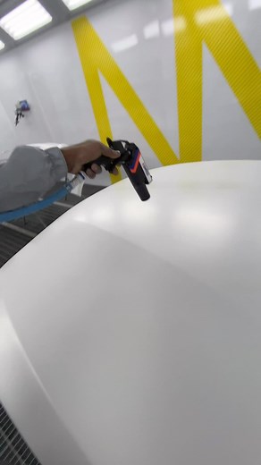 Application vernis 1700 Sinnek capot BMW série 1 #kirikou_m13 #manofgun #peinture #peintures #carrosserie #carrossierpeintre #peintrefrancais #artistepeintre #art #artist #digitalart #reels | Paulo Semedo