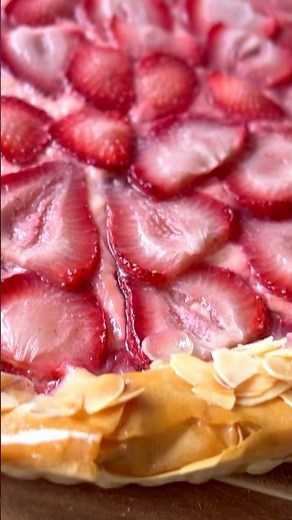 Strawberry Phyllo Cheesecake 🍓 Crispy Crust, No Graham!