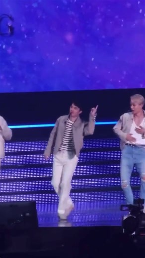 いつも完璧なギョンスがオドオドしてらっしゃるwwwwww🤣#exo #exol #exoclock #exoclock_exo_fanmeeting #do #exol #ギョンス #kyongsoo #ディオ #エクソ #도경수 #都敬秀 @EXO