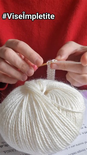 Sunt deja la al doilea proiect cu acest fir minunat. I-am spus lui Violette Happy Needles ca voi dori si alte nuante. Este DIVIN. #firetestate #viseimpletitecuViosiClau | Tutoriale de Crosetat si Tricotat