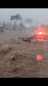 ⚠️⚠️⚠️ Así estuvieron las cosas al norte de la capital. ‼️‼️ No conduzca en calles inundadas sería muy peligroso por arrastre de vehículos ‼️‼️ Video por Chihuahua Tiempo Severo #climatecrisis #ClimaSevero #tromba | Patsy Casas Telemundo20