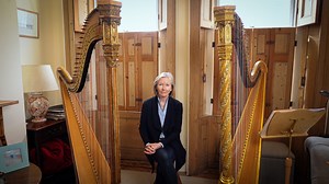 16K views · 288 reactions | Introducing the Double Action Harp. OAE Harpist Alison Martin shows us her incredibly complicated instrument, the Double Action Harp, the first harp you could play in any key - allowing the ability to play 'Fairy music' (glissando)栗‍♀️ | Orchestra of the Age of Enlightenment | Facebook