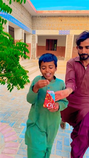 Cậu bé tốt bụng và anh trai hài hước #shorts #funny