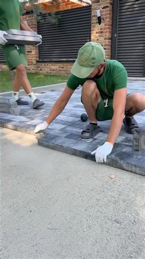 How to Master Professional Paving: Tips for a Flawless Finish! 🧱✨ #construction#pavement#workers
