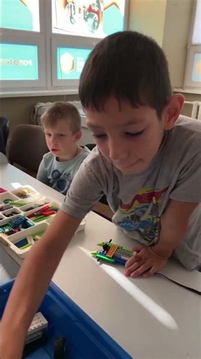 🧑‍💻Як діти програмують роботів?