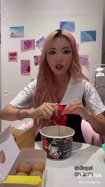 hey i landed :) #fyp #recipe #koreanfood #asiansnacks #kdrama #kpop #kpopfyp #요기요 #배달의민족 #불닭볶음면