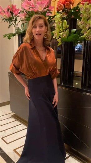 Sharon Lawrence on Instagram: "Tell me, should we do a tutorial? Does everybody know how to turn the flash on their camera to override the default?"