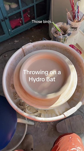 my first go with my new hydro bats, these are special because you don’t need to wire off pieces from them, you can leave them to dry the bats will absorb water from the bottom of the piece and they should just pop off the bat when dry enough. while writing this caption learned that while these look and act like plaster, these are made of specially developed “hydro-stone” which is more durable than pottery plaster. so sorry in advance because I say plaster a few times 😇 #pottery #hydrobats