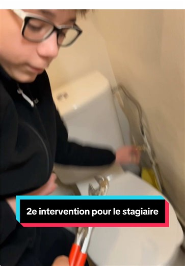 Deuxième intervention de plomberie avec le stagiaire