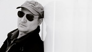 «Αόρατη είναι η πραγματικότητά μας.» Ο Δημήτρης Αθανίτης μιλά στο Flix για το «Invisible» - FLIX