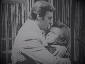 Un august în flăcări este un film serial de televiziune românesc din 1974 regizat de Dan Pița, Alexandru Tatos, Radu Gabrea și Doru Năstase după un scenariu de Eugen Barbu și Nicolae Mihail. Are 13 episoade. În rolurile principale joacă actorii Florin Piersic, Liviu Ciulei, Sergiu Nicolaescu, Amza Pellea și Toma Caragiu. Acțiune cu tentă politică și polițistă are loc în contextul evenimentelor din august 1944. | Teatrul Romanesc