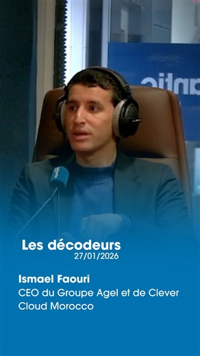 Ismael Faouri, CEO du Groupe Agel et de Clever Cloud Morocco, explique l’importance de l’open source dans l’IA. Il détaille comment un modèle ouvert permet de lire le code, d’exécuter l’IA localement et de garantir la souveraineté des données. Contrairement à la plupart des modèles fermés, Mistral peut être personnalisé et opérer sur l’infrastructure marocaine. Ismael Faouri met également en avant la collaboration pour adapter Mistral aux langues arabe et amazighe, illustrant l’importance accord