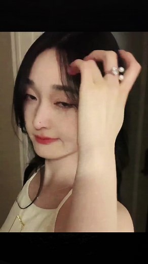 Self-cutting bangs tutorial #cutbangs #cutbangsathome #haircut #bangstutorial