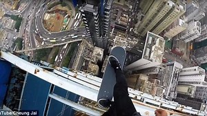 Video Unik Skateboard - Pemain Papan Luncur Ini Beraksi Di Tepi Gedung Tinggi Hong Kong - TribunStyle.com
