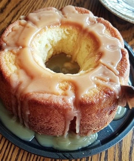 I made my favorite cake - Salted Caramel Kentucky Butter Cake. It is always requested because it is so delicious, and it is the easiest cake in the world to make. Must express something to keep getting my recipes.... Thank you. Recipe in (c.o.m.m.e.n.t ).👇 | Daily Recipes