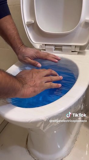 Cómo destapar un inodoro fácilmente con cinta Diurex
