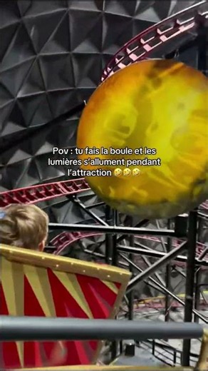 Pov : tu fais la boule à Europa-Park et les lumières s'allument pendant l'attraction