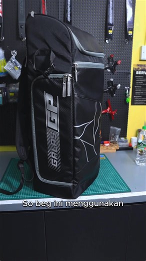 Atas permintaan ramai, Recurve Backpack FUYO GALAS GP kini hadirrr dengan warna Black Carbon #fuyoarchery #malaysiaarchery #targethub #archerylife | FUYO Archery