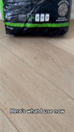 Odor-Free Home Exceptional ammonia control keeps your space fresh and clean. 🚫 Low Tracking, Less Mess No more litter trails across your floors. Pebbles stay where they belong. ✅ Simple to Use, Easy to Clean Non-clumping, lightweight, and hassle-free, even with multiple litter boxes. 💛 Loved by Real Cat Parents Thousands of 5-star reviews prove it. Once you try Skoon, you won’t go back. ⭐️⭐️⭐️⭐️⭐️ “Best cat litter! Easy cleanup and no smell at all. I’ve tried so many brands, and this one reall