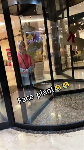 Funny face plant moment 🤣🤣🤣#embarrassing #fail#faceplant #fyp