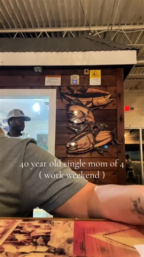 Shellie Sanders on Instagram: "Part 2: Y’all a new phone is coming cause I am struggling with this one. I ended up bring home $600 after the whole weekend and my goal was only $400 🙌🏻 #singlemom #dayinmylife #autismmom #Shellie"