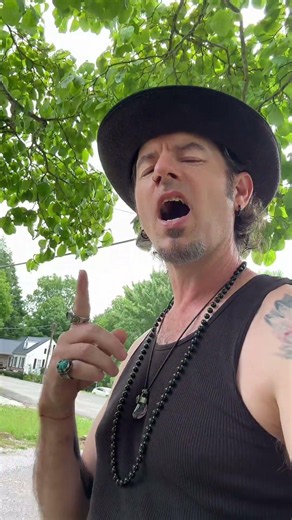 “Standing Outside a Broken Phone Booth with Money in My Hand” by Primitive Radio Gods #lipsync