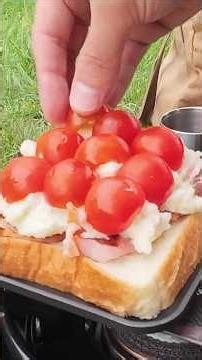 ベーコンとポテサラのホットサンド｜オフビートキャンプ飯