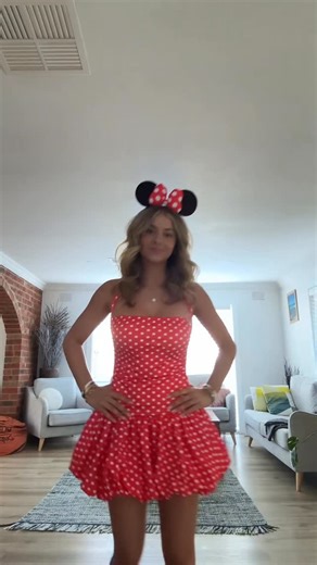 𝐑𝐈𝐕𝐄𝐑 𝐖𝐎𝐎𝐋𝐋𝐀𝐑𝐃 🇦🇺 on Instagram: "Mini Mouse 🔴⚪️ #minimouse #halloween #halloweencostumeideas #fyp #viral #halloween #dressup"