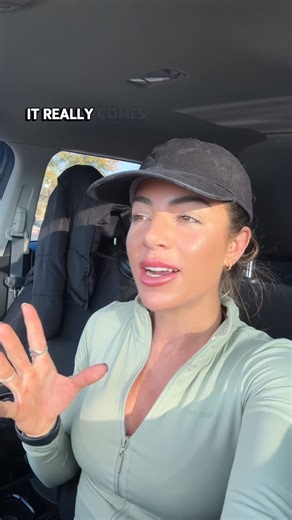 Alexane Besse | Holistic Health Coach on Instagram: "Stop shrinking, start BUILDING🫶"