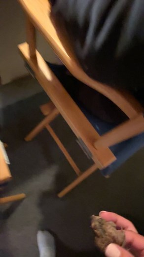 When you’re trying to scare your friend with a frog but she has other things in mind 😂😂