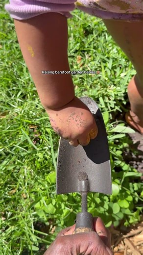 Raising barefoot, tree climbing kids who plays in dirt & eat berries off the vine #garden #homestead