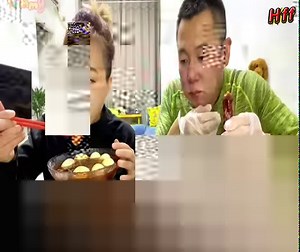 Pity !He tries to follow his wife to get some yummy meat | Donald L