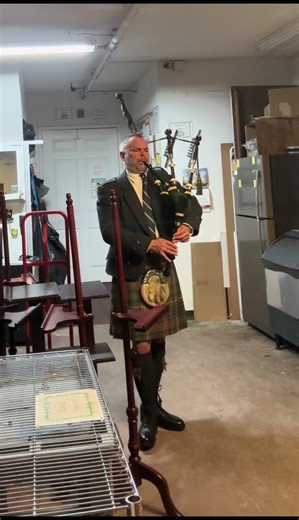 Final tuning before a funeral service. Pipers are always on the lookout for a spot to duck into for a bit of tuning. #tiktokmusic #musiciansoftiktok #funeral #bagpipes #tiktok