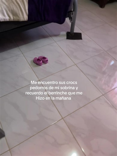 #sobrina #fyp # | me encuentro los crocs pedorros de mi sobrina